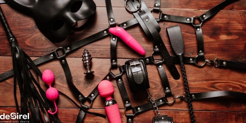 Kolekcja akcesoriów BDSM: skórzane kajdanki, liny, maski – Desirel Online Sex Shop